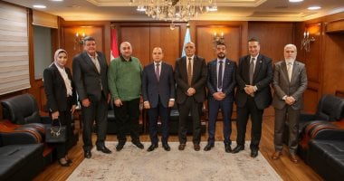 محافظ كفر الشيخ يناقش عددا من الملفات الخدمية والتنموية مع أعضاء البرلمان.. صور 