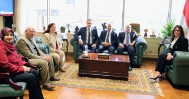 وزيرة الثقافة تؤكد فى أول اجتماع لها مضاعفة الجهد لبناء إنسان واع ومثقف.. صور