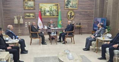 محافظ الإسماعيلية: تقديم الدعم للمستثمرين لتنمية المناطق الصناعية شرق القناة