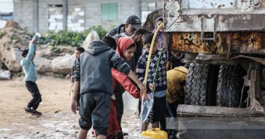 قطرة تساوى حياة.. معاناة النازحين فى غزة للحصول على المياه