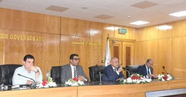 محافظ الأقصر يعقد اجتماعا لمناقشة ملف تقنين أوضاع أراضي الدولة