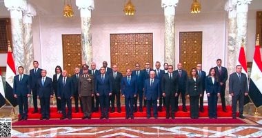 الرئيس السيسي مع الوزراء