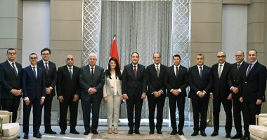 مصطفى مدبولى يُكرم الوزراء السابقين بحضور الوزراء الجدد