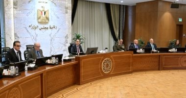 أول اجتماع للحكومة بتشكيلها الجديد.. رئيس الوزراء: المواطن أولوية أولى فى هذه المرحلة.. نشكر الرئيس السيسى على ثقته ونعاهده ببذل الجهد لاستكمال مسيرة التنمية.. ويؤكد: أتابع يوميا وسائل الإعلام ومواقع التواصل