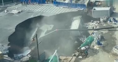 لحظة مرعبة.. انهيار أرضى ضخم يبتلع طريقا رئيسيا فى شانجهاى أثناء حفر المترو