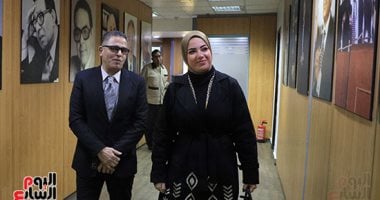 آية عبد الرحمن فى جولة بمقر اليوم السابع وتشيد بدوره الإعلامى.. صور