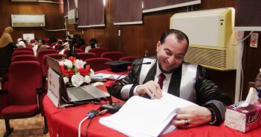 الباحث عمر عبدالكريم يحصل على الدكتوراه في دراسة حول تطوير العمل الإداري بالقطاع التعليمي