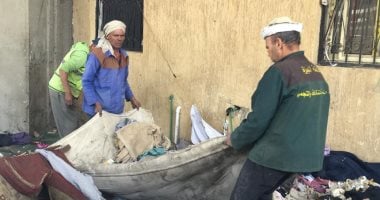 حى العجوزة يرفع بؤر المخلفات وأماكن الفرز العشوائى بأرض اللواء.. صور