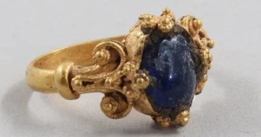 العثور على خاتم ذهب بحجر أزرق يعود للعصور الوسطى يثير الدهشة فى النرويج