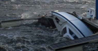 أوروبا في قبضة التطرف المناخي.. العاصفة «نيلز» تغرق المدن وتسفر عن 9 أشخاص.. شلل تام يضرب شريان النقل.. ارتباك في خطوط السكك الحديدية بسويسرا بعد حادث قطار بسبب سوء الأحوال الجوية.. وتحذيرات مستمرة من الأرصاد