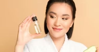 وصفات طبيعية من زيت الأفوكادو للعناية بالبشرة... من الترطيب لإزالة المكياج