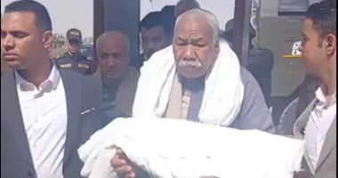 لحظات تحبس الأنفاس.. دخول القودة لإنهاء خصومة ثأرية بين أبناء عمومة بقنا.. فيديو