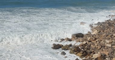 نوة الشمس الصغرى تضرب الإسكندرية.. وارتفاع الأمواج 3 أمتار.. فيديو