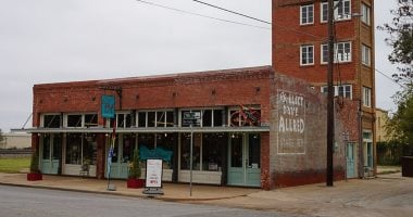 أصغر ناطحة سحاب فى العالم تتحول إلى رمز تاريخى بعد عملية احتيال ضخمة