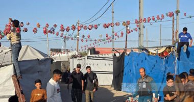 فوارغ تتحول إلى فوانيس.. نازحو غزة يستقبلون رمضان ببهجة.. صور