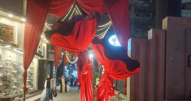 ميدان عيد الحب.. "مجسم وردة" يغير نمط احتفالات الفلانتين فى دمياط.. فيديو