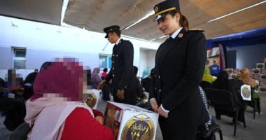 كراتين الوفاء تسعد البسطاء.. الداخلية ترسم بسمة رمضان فى بيوت المصريين.. ملحمة إنسانية لرجال الشرطة بالحقول والورش تنفيذا لتوجيهات الرئيس السيسي.. وأسطول الخير يجوب الشوارع من العاصمة إلى أقاصى الريف