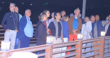 سائحون ألمانيون فى جولة بالممشى السياحي للكورنيش ببنى سويف