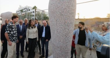 وزيرة الثقافة تشهد ختام الدورة 30 من سمبوزيوم أسوان الدولى لفن النحت.. 13 فناناً دولياً ومصرياً يتحدثون بلغة الفن على الجرانيت.. ورشة عالمية تحت شمس أسوان.. الأعمال الفنية من ريشة ماعت إلى الحارس وراحة صامتة