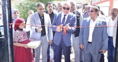 محافظ الأقصر يتفقد أعمال الرصف بمدينة أرمنت ويفتتح معرض وحدة السكان.. صور