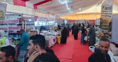إقبال كبير على معارض "أهلا رمضان" فى القليوبية.. الأسر تكشف: توافر كل أنواع السلع بأسعار مخفضة عن مثيلاتها.. وكميات كبيرة أمام الجمهور.. و10 معارض كبرى تغطى المحافظة.. ومدير التموين: المعارض مستمرة لنهاية رمضان