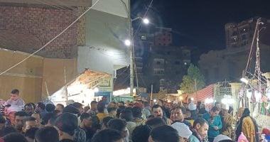 إقبال المواطنين على المولد