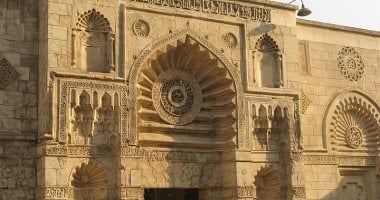 واجهة حجرية عمرها 900 عام.. جامع الأقمر أصغر مساجد المحروسة