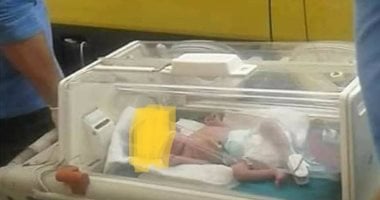 طفل على قيد الحياة وسط القمامة - أرشيفية