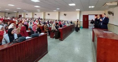 عميد آداب طنطا يتفقد انتظام المحاضرات بأقسام الكلية