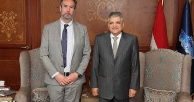 الفريق أسامة ربيع يناقش خطط الإبحار المستقبلية مع المدير التنفيذى لجنوب أوروبا