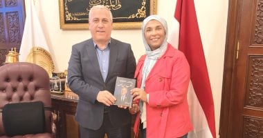 رئيس الوطنية للصحافة يشيد بكتاب عزيزة فؤاد "الحكيم مجدى يعقوب.. قلب من ذهب"