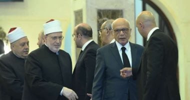 أسرة الراحل الدكتور مفيد شهاب تستقبل المعزين بمسجد المشير طنطاوى