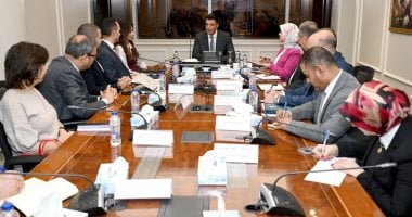 وزير الصناعة يبحث مع نيسان للسيارات خطط الشركة للتوسع فى مصر