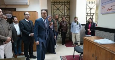 فى أول أيام عمل.. محافظ أسيوط الجديد يلتقي المواطنين ويشدد على سرعة إنجاز مصالحهم