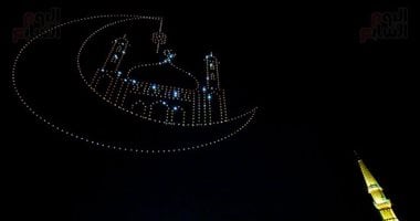 السماء تتحدث بكلمات الترحيب الرمضانية التراثية فوق مآذن الحسين.. صور