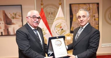 رئيس هيئة قضايا الدولة يهنئ وزير العدل بتوليه منصبه الجديد.. صور