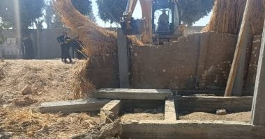 إزالة 6 حالات تعدى على الأراضى الزراعية بقريتى الغنيمية والحلافى بسوهاج