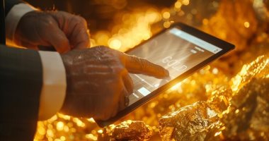 فى التكنولوجيا الذهب "ذهبين".. كل إطلاق قمر صناعى يستخدم حوالى 50 جراماً.. خبير أمن معلومات: عنصر مهم لصناعة "بيتكوين" وأيفون يحتوى على أكبر نسبة.. والعالم يخسر 60 مليار دولار بسبب مخلفات الإلكترونيات