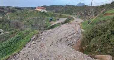 عواصف عنيفة تضرب غرب اليونان وإخلاء تجمعات سكنية بسبب الانهيارات الأرضية