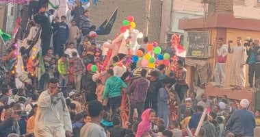 عادات تراثية.. الآلاف من أهالى إسنا يحتفلون بشهر رمضان المبارك بالشوارع.. صور