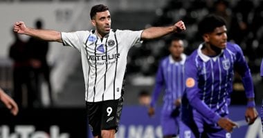 عبد الرزاق حمد الله في مباراة الشباب وتضامن حضرموت