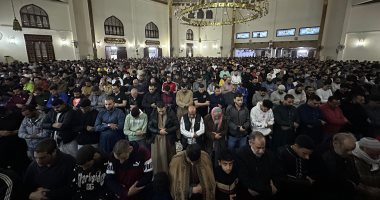 امتلاء مسجد الحسين فى أول صلاة للتراويح ببورسعيد.. تلاوة خاشعة وحضور بالآلاف