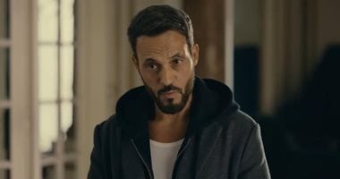 مسلسل فن الحرب الحلقة الأولى.. يوسف الشريف بـ 100 وش تخفى كسائح وجرسون لسرقة أموال.. يقود تشكيل عصابى يضم مزورة وحرامي وهاكر لاسترداد حقه من عملية نصب قديمة.. وعرض مالى وهمي يُحرك الأحداث