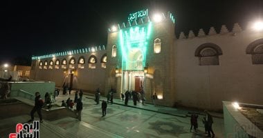 قلوب خاشعة وصفوف عامرة.. آلاف المصلين يحيون أولى ليالي رمضان في مسجد عمرو بن العاص