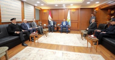 محافظ كفر الشيخ يبحث مع مدير الأمن عددا من الملفات