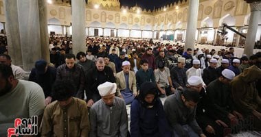 خاشعين لله.. صلاة العشاء والتراويح لثانى أيام شهر رمضان من الجامع الأزهر 