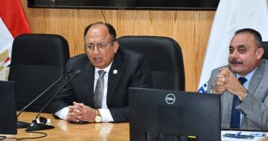 رئيس جامعة العاصمة يهنئ الإداريين بمناسبة شهر رمضان ويوجه بصرف المستحقات