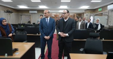 محافظ أسيوط يتفقد مركز سيطرة الشبكة الوطنية للطوارئ بالديوان العام