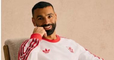 محمد صلاح يتصدر الإعلان الدعائي لملابس ليفربول الجديدة.. صور
