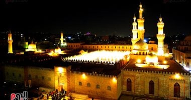تراويح الشهر الكريم.. مسجدا الحسين والجامع الأزهر يتزينان استقبالا لرمضان